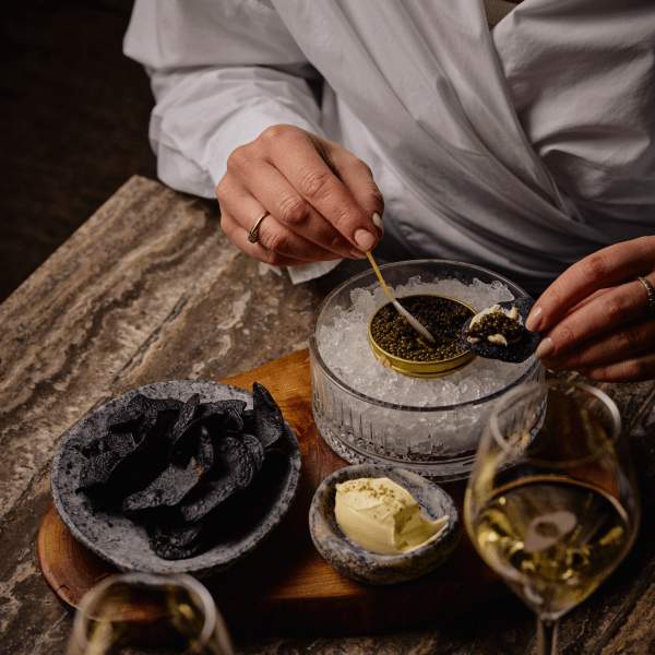 Brunch con champagne e caviale