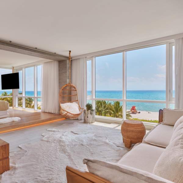 Hotel room with ocean view 