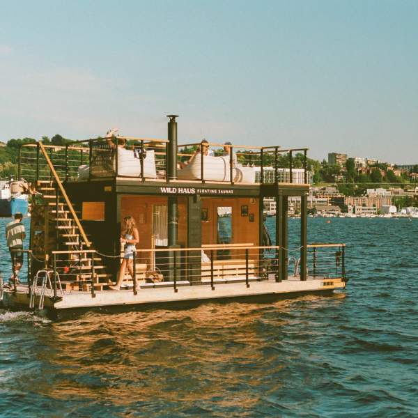 Floating sauna 