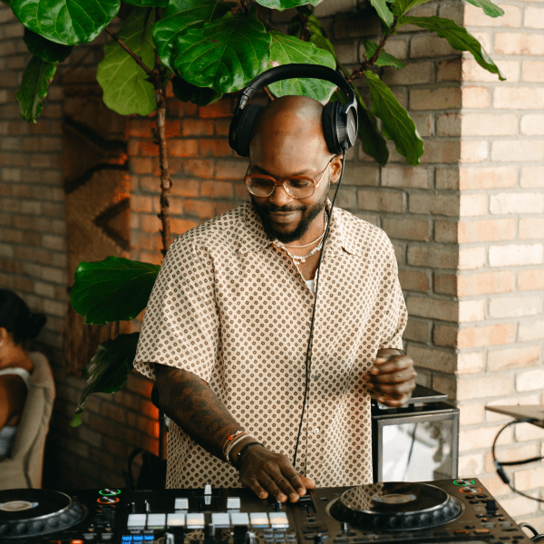 DJ tay james