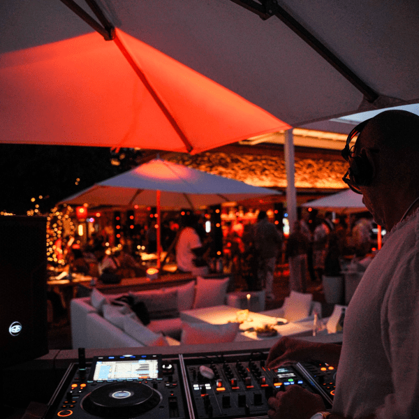 DJ
