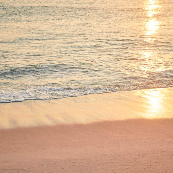 Ondas a rebentar na praia