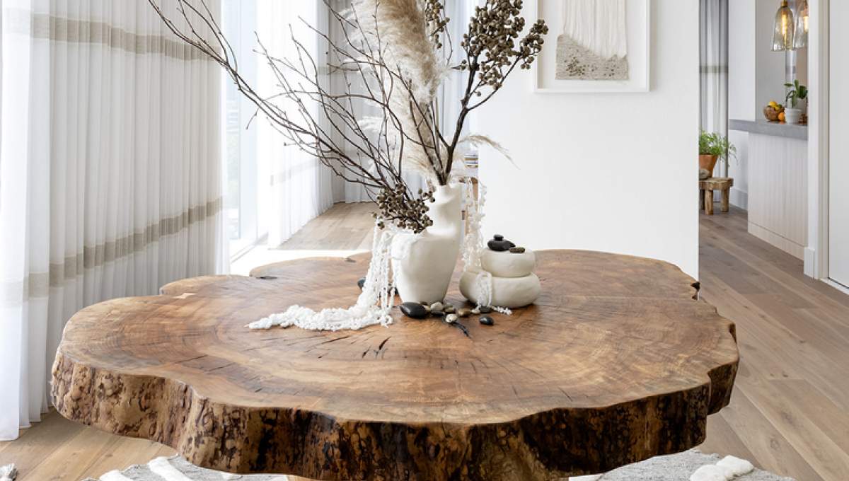 Table centrale avec vase de fleurs 