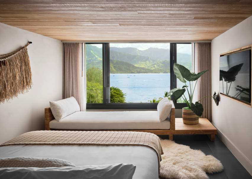 A hotel room with a view of the ocean just outside