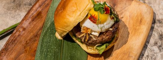 1.fish_kebab_taco_2.wagyu_mini_burger_3.beach_blossom_2 club